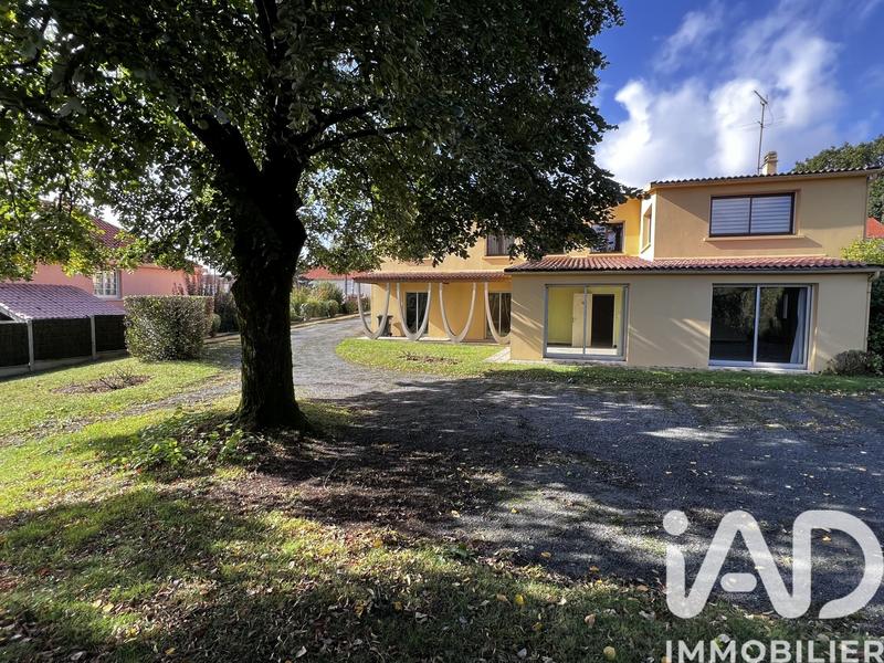 Maison - 340 m² - 17 pièces