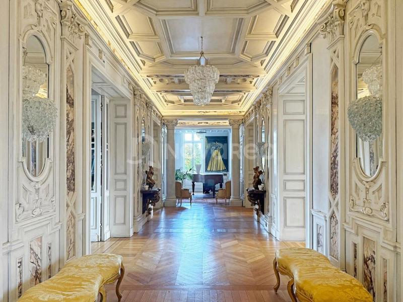 Appartement - 300 m² - 8 pièces