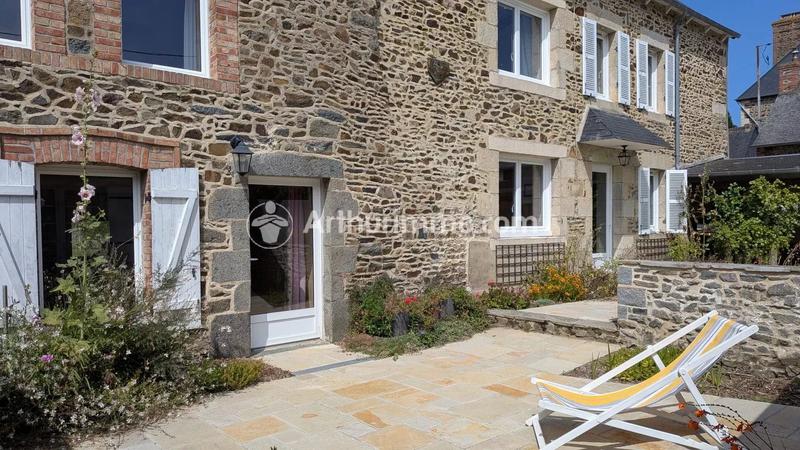 Maison - 227 m² - 8 pièces