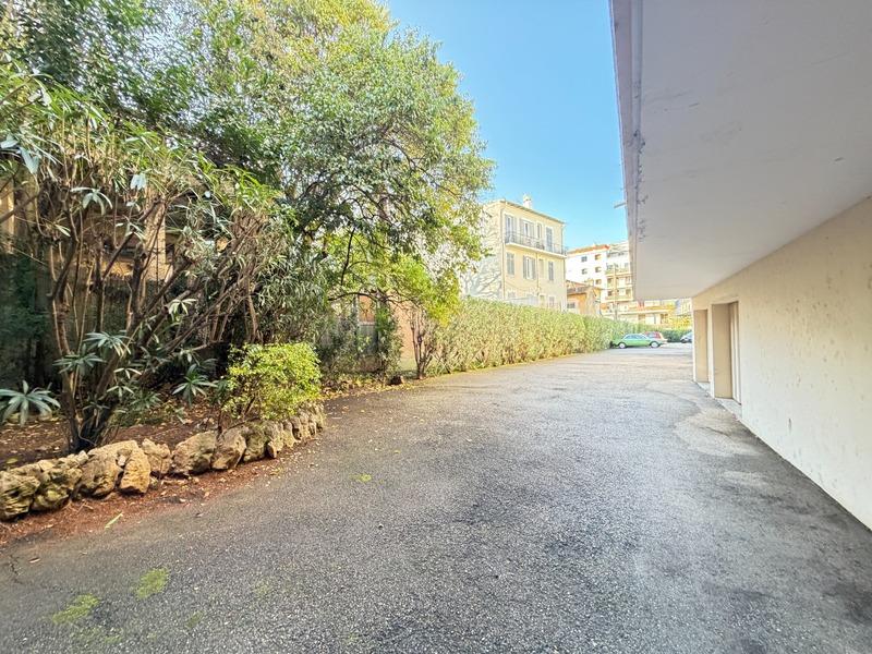 Local commercial - 61 m² - 2 pièces