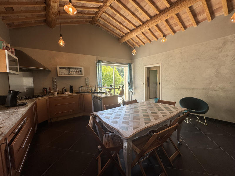 Maison - 325 m² - 11 pièces