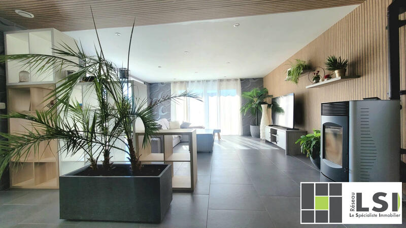 Maison - 233 m² - 8 pièces