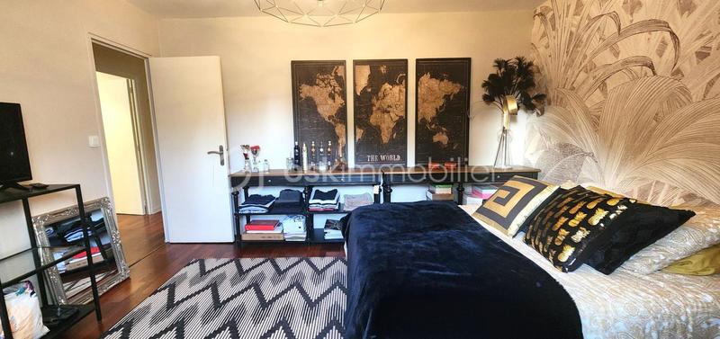 Propriété - 230 m² - 8 pièces