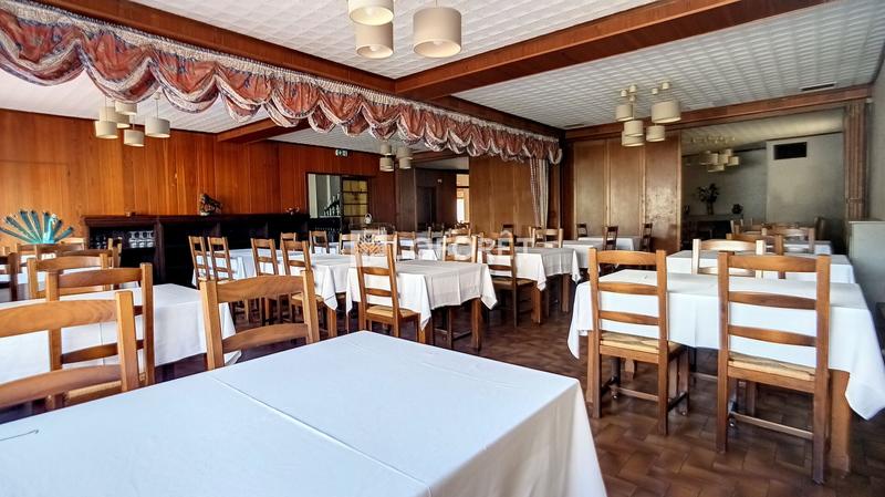 Local commercial - 738 m²