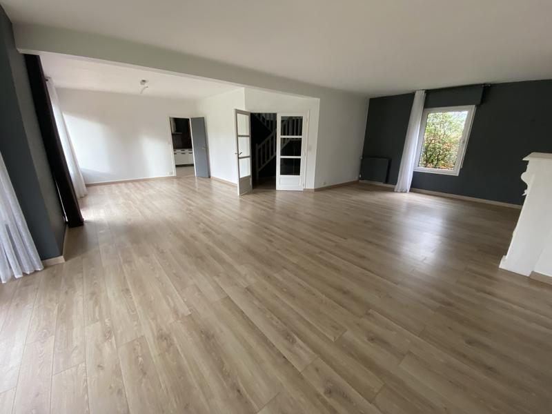 Maison - 239 m² - 10 pièces