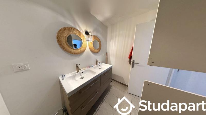 Chambre - 101 m² - 1 pièce