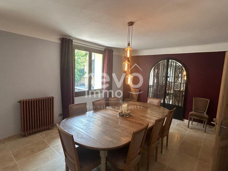 Maison - 273 m² - 14 pièces