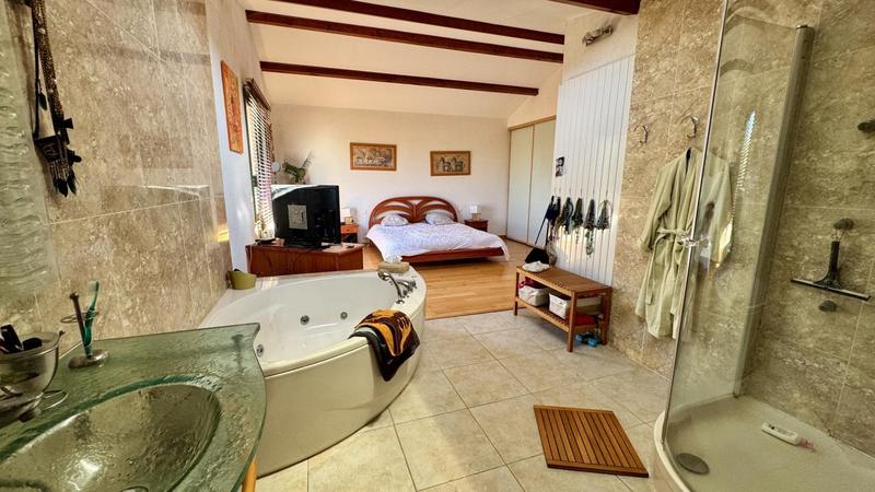 Maison - 217 m² - 7 pièces