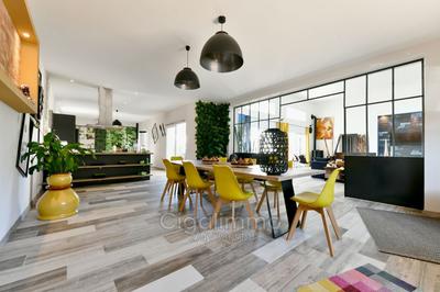 Villa - 215 m² - 5 pièces