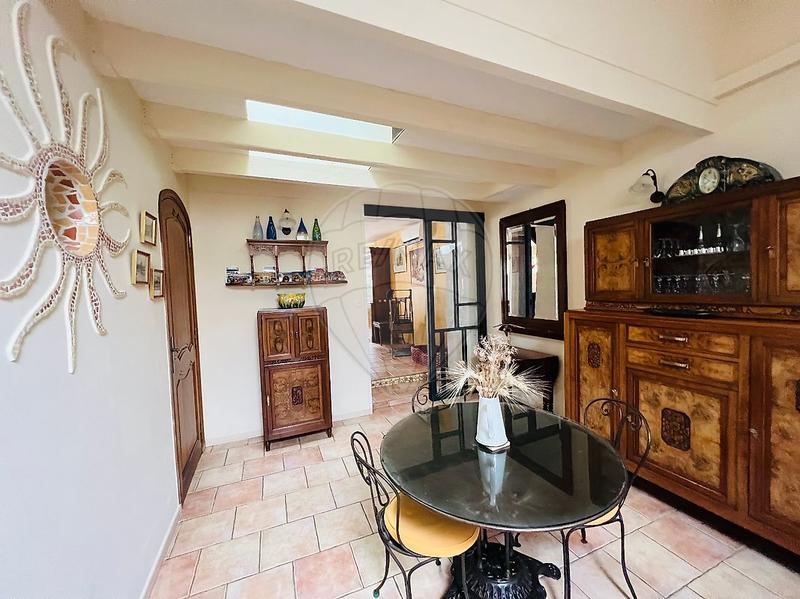 Maison - 220 m² - 8 pièces