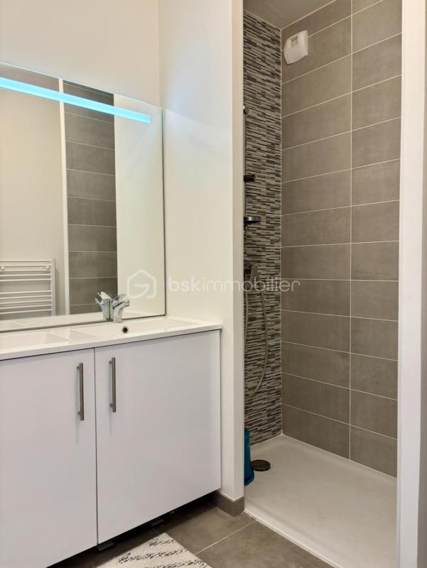 Appartement - 94 m² - 7 pièces