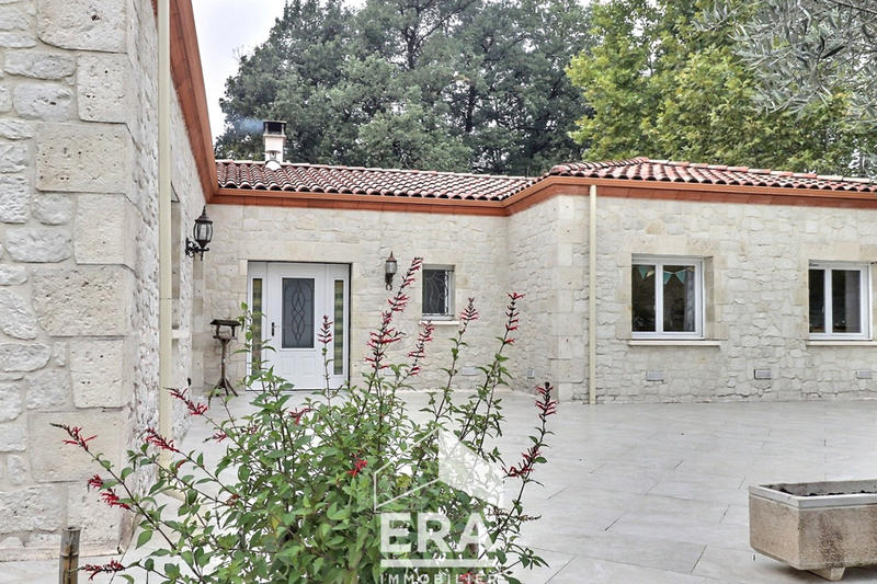 Maison - 210 m² - 5 pièces