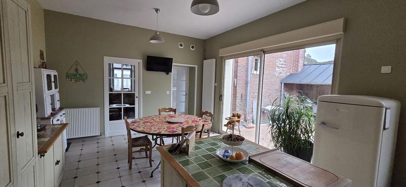 Maison traditionnelle - 217 m² - 9 pièces