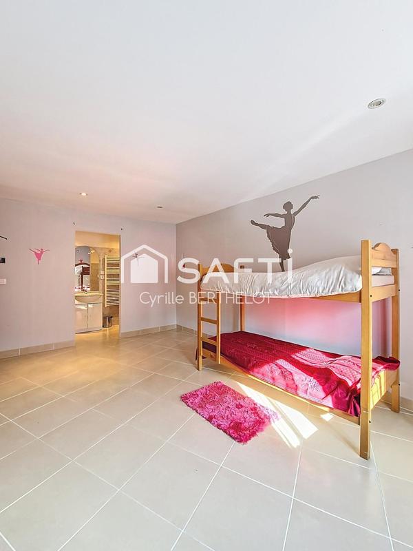 Maison - 219 m² - 9 pièces