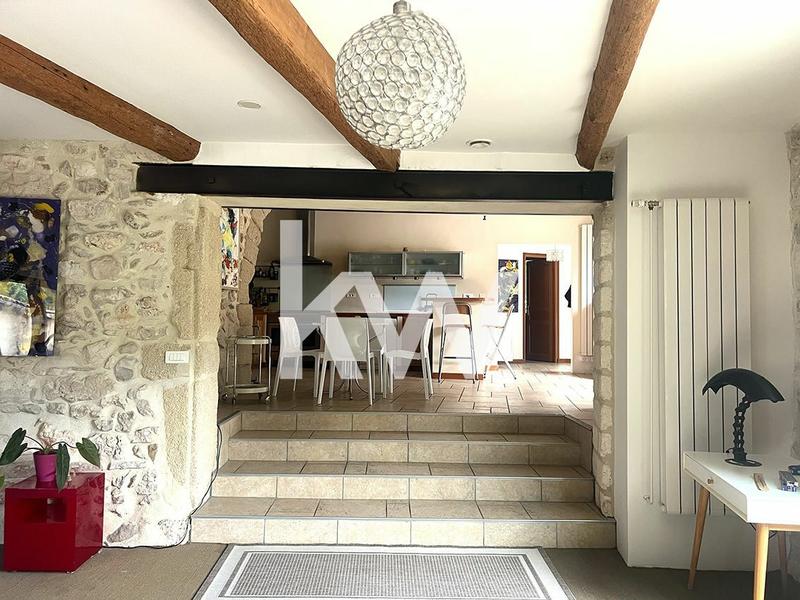 Maison - 310 m² - 11 pièces