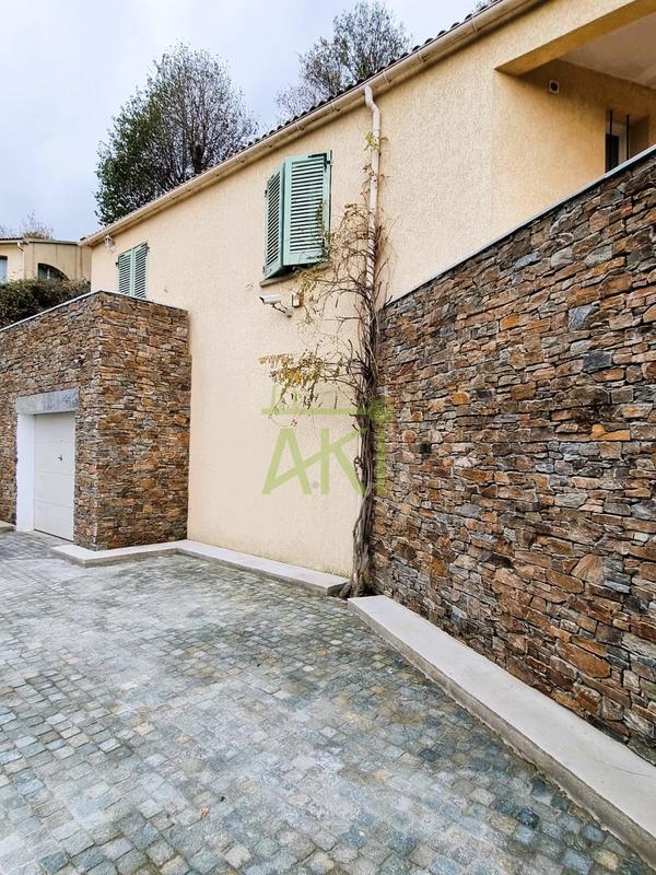 Maison traditionnelle - 100 m² - 4 pièces