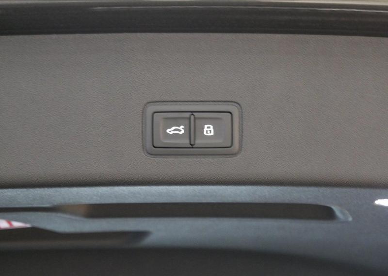 Audi Q3 Sportback s-Line 272 Hibride Rechargeable Neuf / Toit Ouvrant Coffre Elec Sonos Affichage Tete Haute Camera 360°