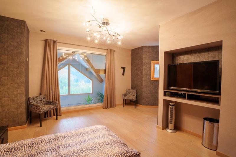 Maison - 280 m² - 10 pièces