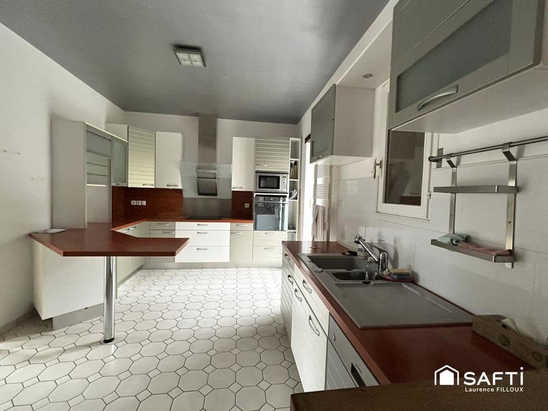 Maison - 280 m² - 11 pièces