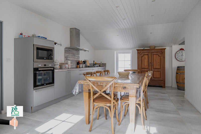 Maison - 218 m² - 6 pièces