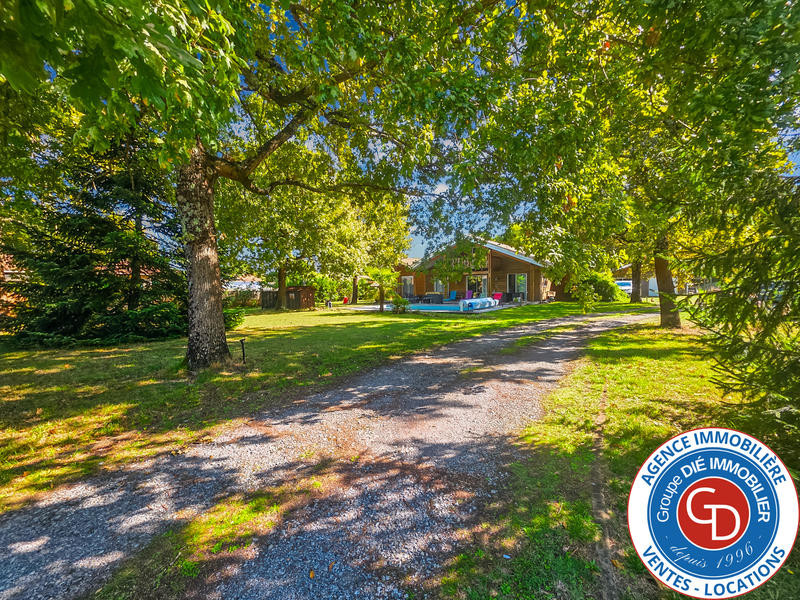 Maison - 184 m² - 8 pièces