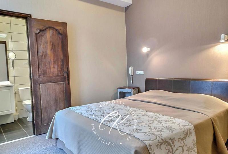 Maison - 2 524 m² - 50 pièces