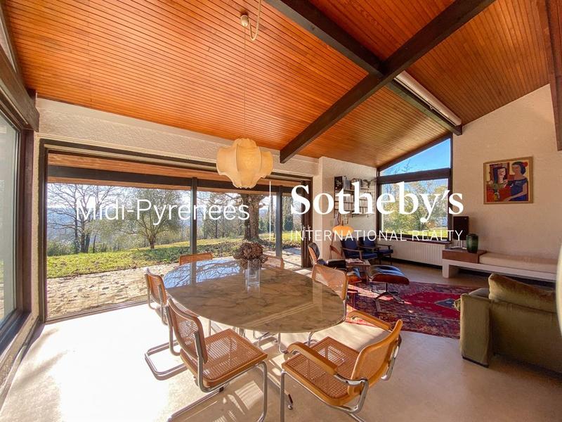 Maison - 232 m² - 9 pièces