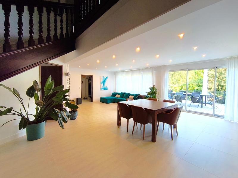 Maison - 280 m² - 10 pièces