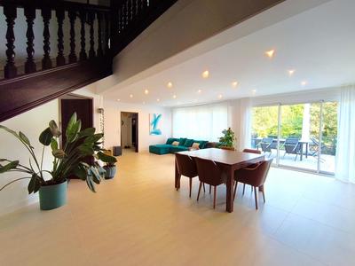 Maison - 280 m² - 10 pièces