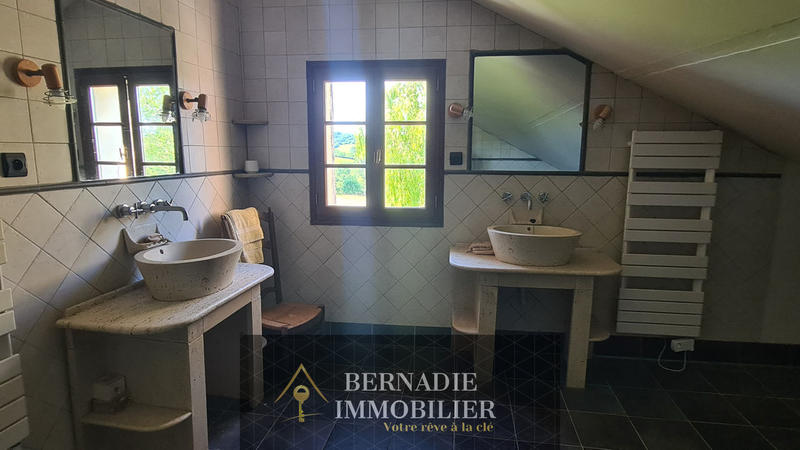 Maison - 200 m² - 4 pièces