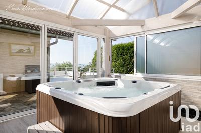 Maison - 208 m² - 8 pièces