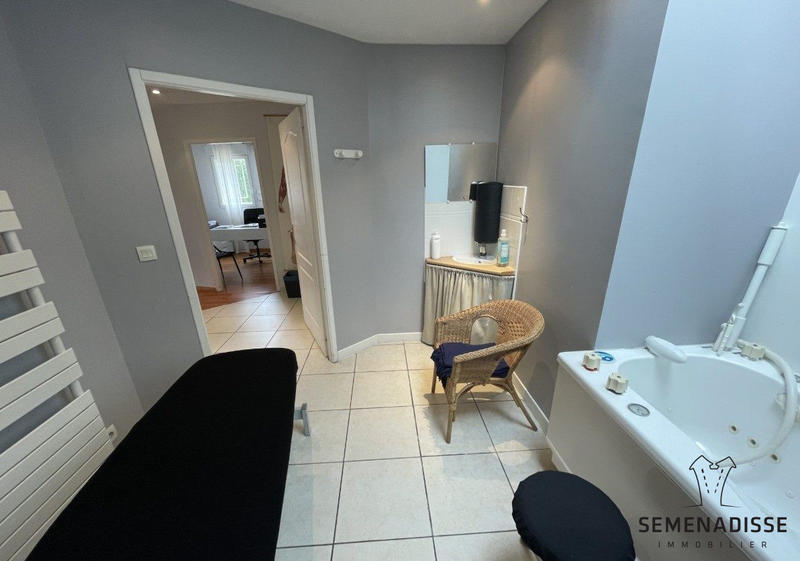 Local d'activités - 148 m²