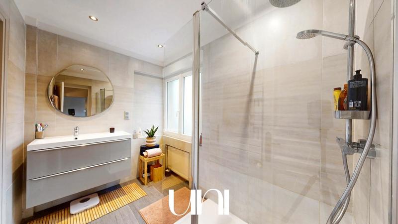 Maison - 260 m² - 6 pièces