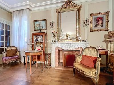 Propriété - 359 m² - 17 pièces