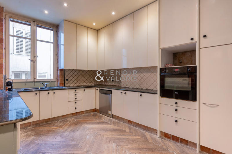 Appartement - 140 m² - 5 pièces