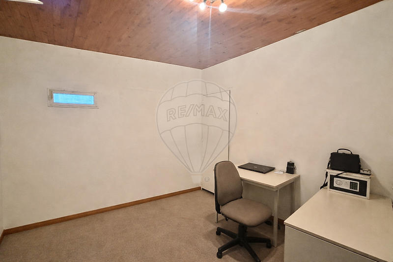 Local commercial - 90 m² - 5 pièces