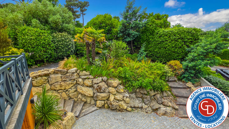 Maison - 200 m² - 6 pièces