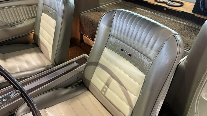 Ford Mustang Fastback 289 ci V8 champagne 1965