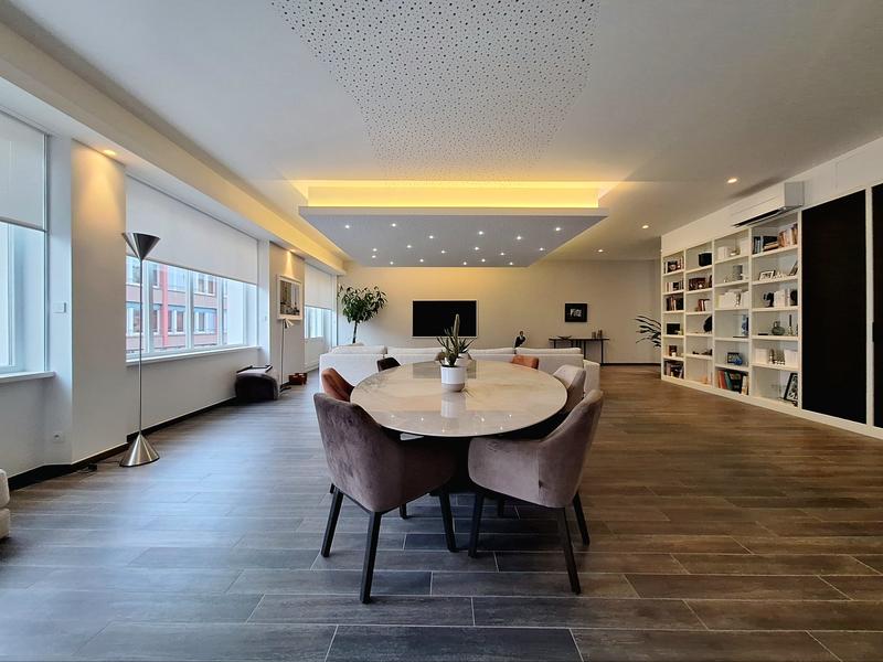 Appartement - 268 m² - 7 pièces