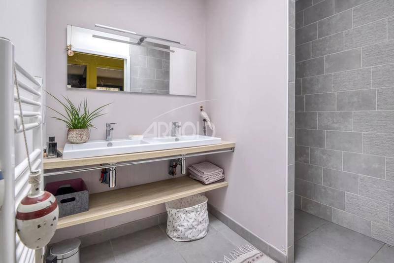 Maison - 180 m² - 8 pièces