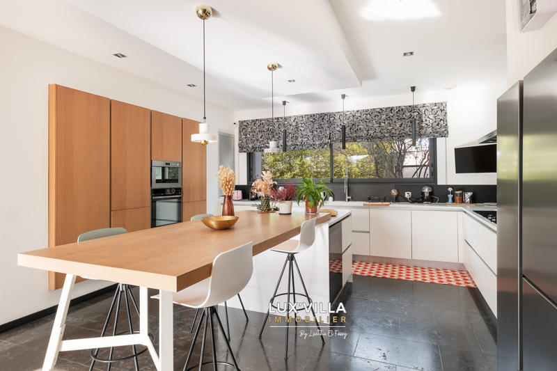 Villa - 240 m² - 6 pièces