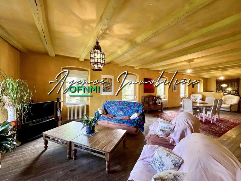 Maison - 846 m² - 26 pièces