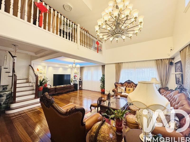 Maison - 206 m² - 9 pièces