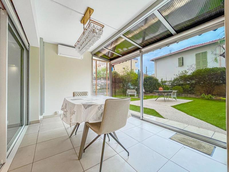 Appartement - 90 m² - 5 pièces