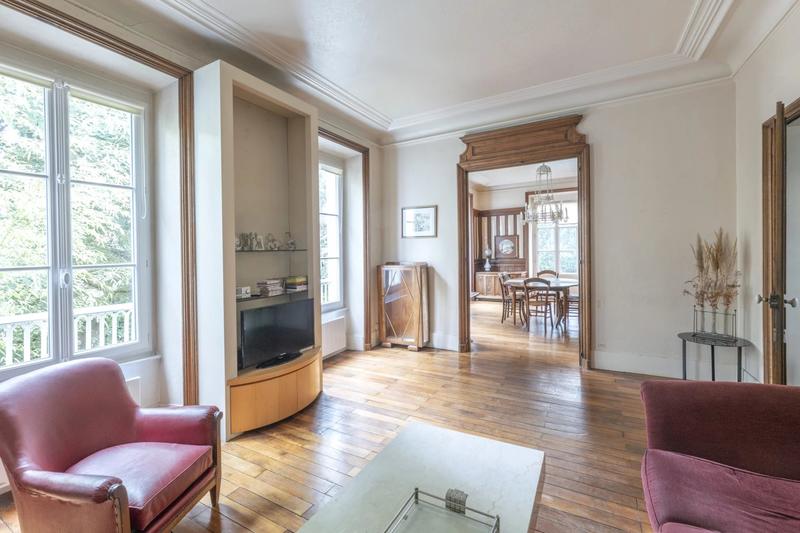 Maison - 273 m² - 9 pièces