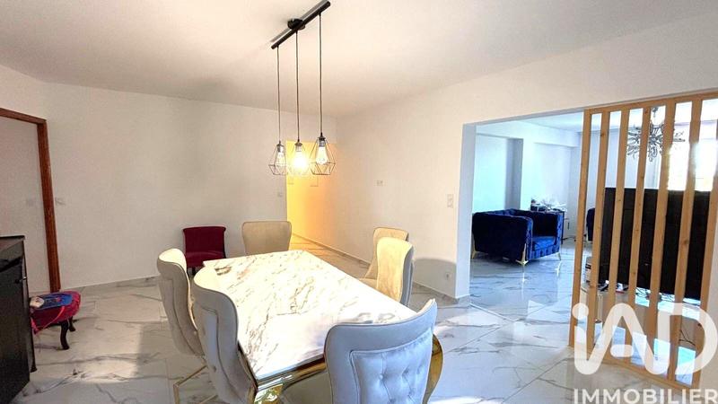 Maison - 485 m² - 27 pièces