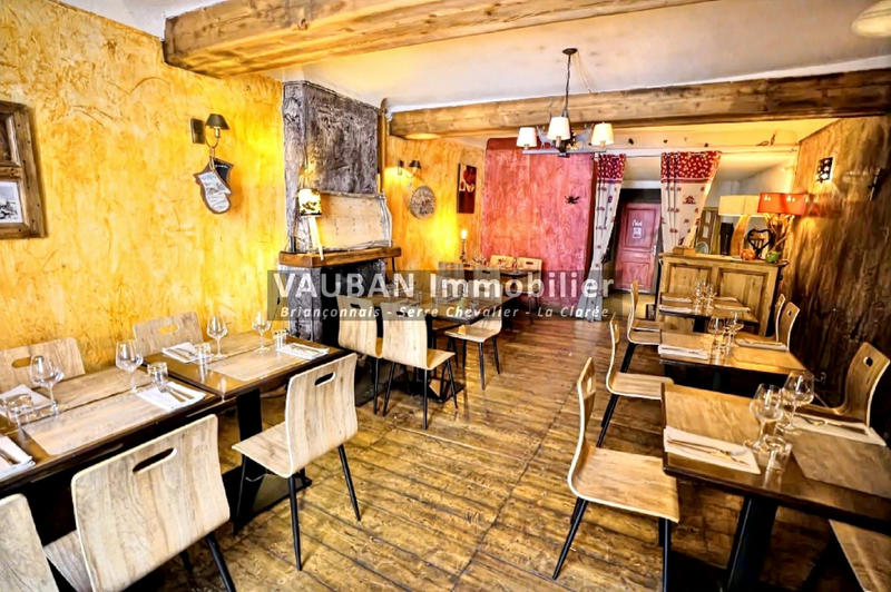 Maison - 228 m² - 9 pièces