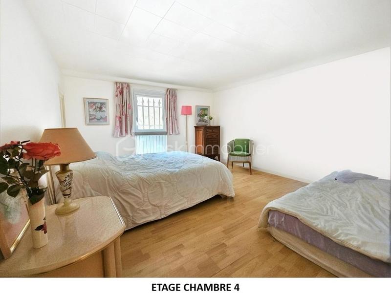 Maison - 210 m² - 6 pièces