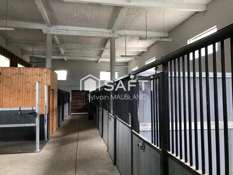 Maison - 838 m² - 20 pièces