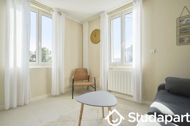 Chambre - 13 m² - 1 pièce